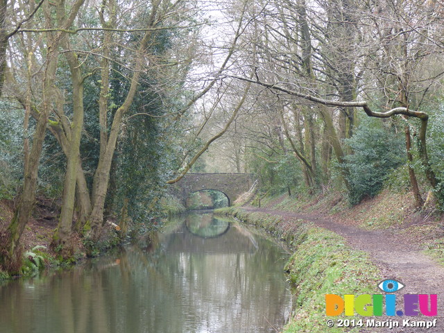 FZ003564 Bridge over canal